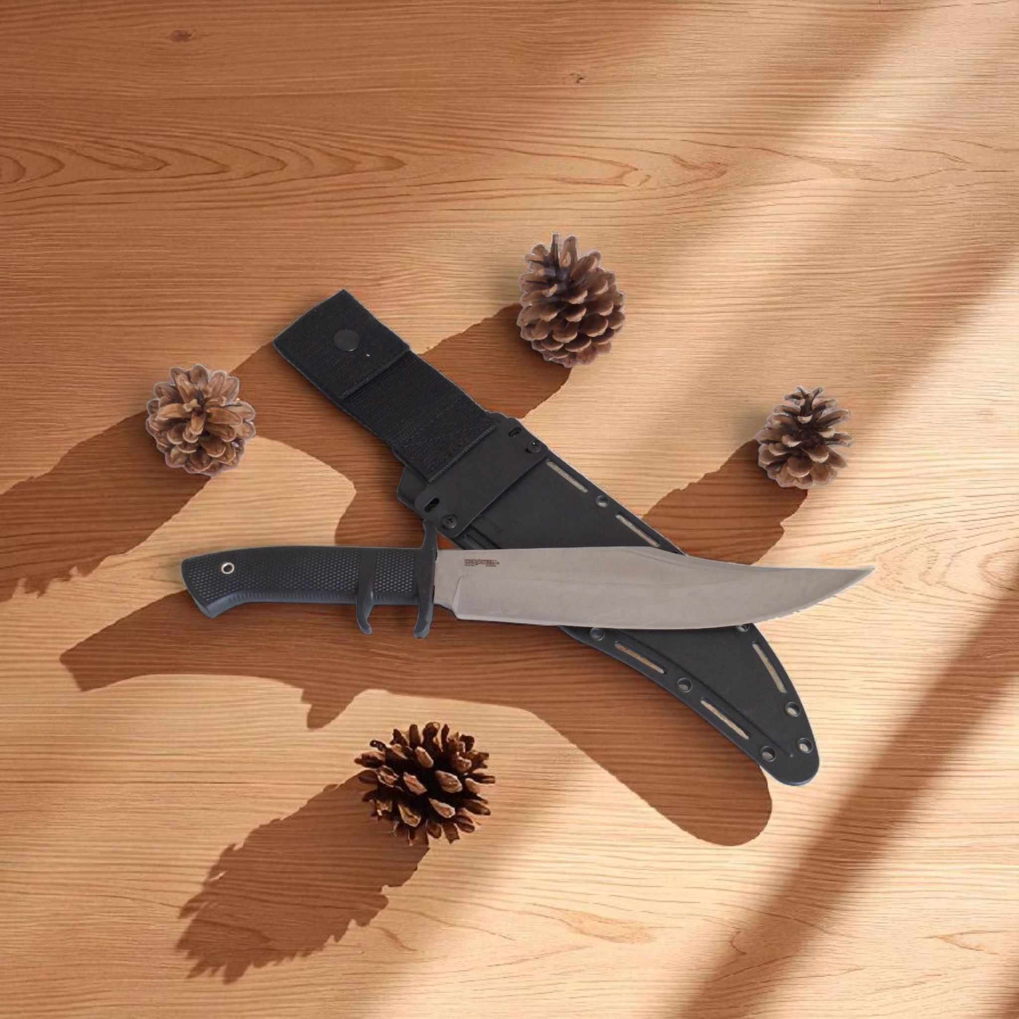 Тактически нож Vex Gear Shadow Raptor с кания върху дървена повърхност