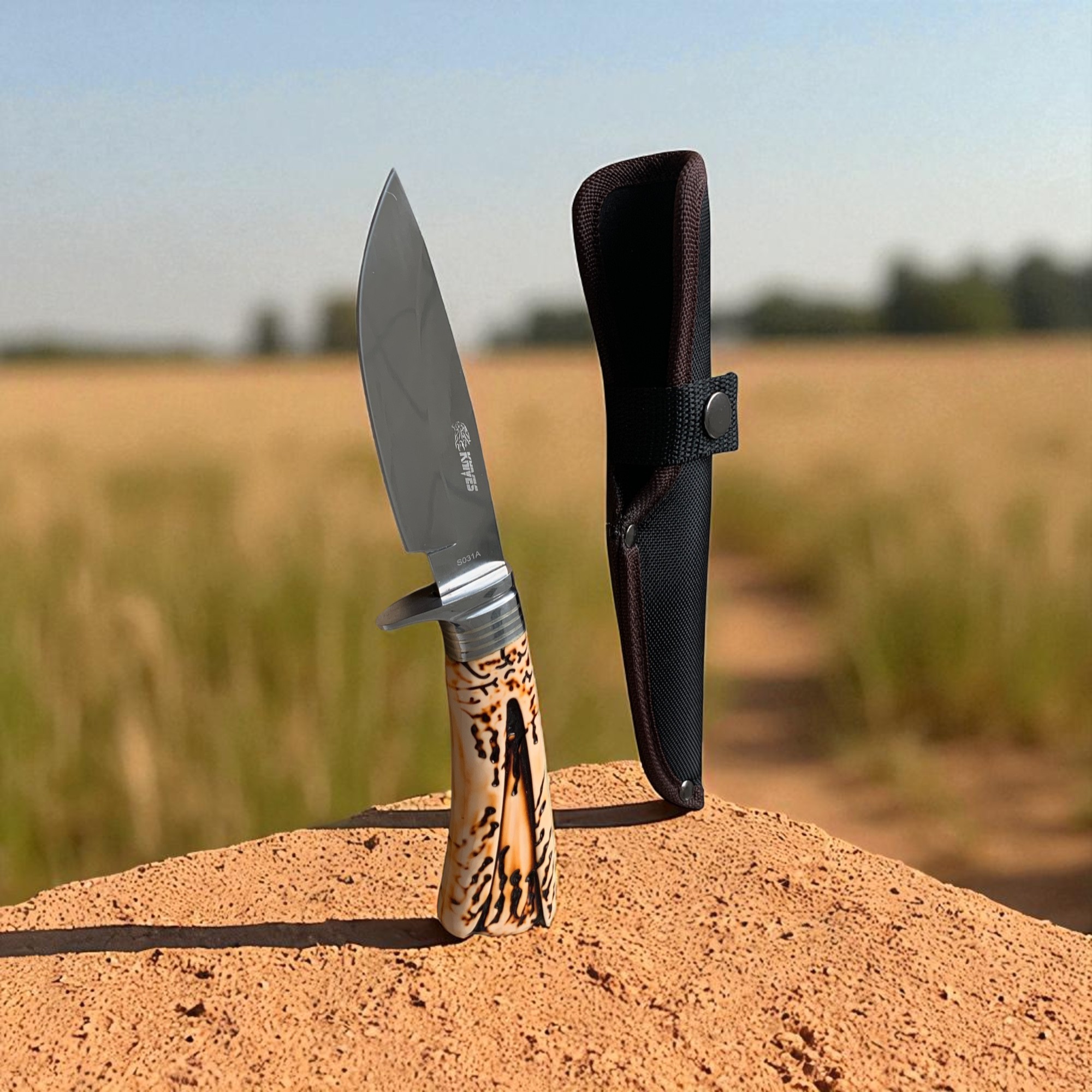 Ловен нож Knives T-S031A с имитация на еленов рог и текстилна кания – изглед отблизо