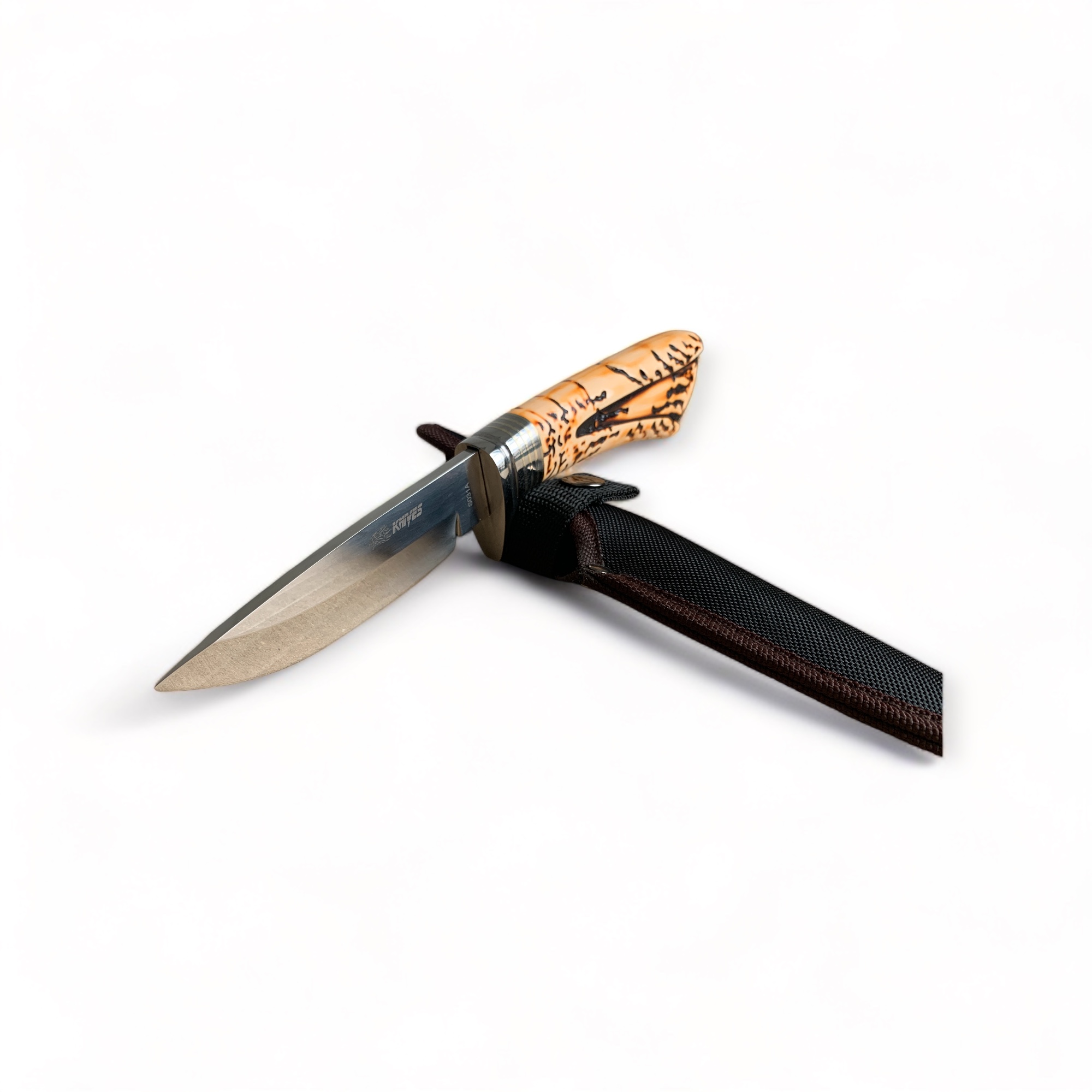 Ловен нож Knives T-S031A с имитация на еленов рог и текстилна кания – изглед отблизо