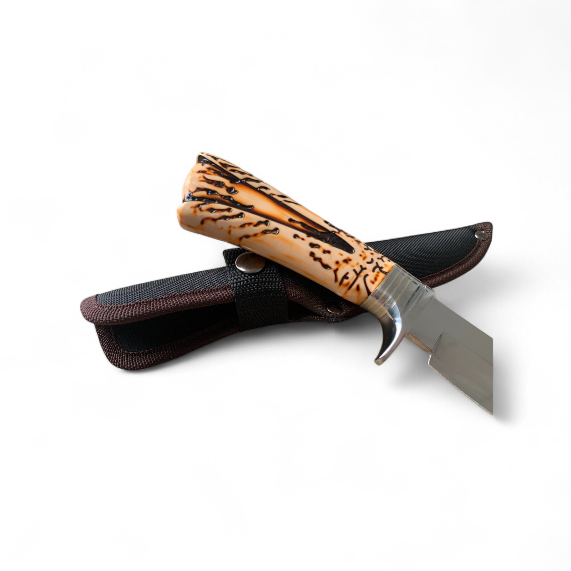 Ловен нож Knives T-S031A с имитация на еленов рог и текстилна кания – изглед отблизо