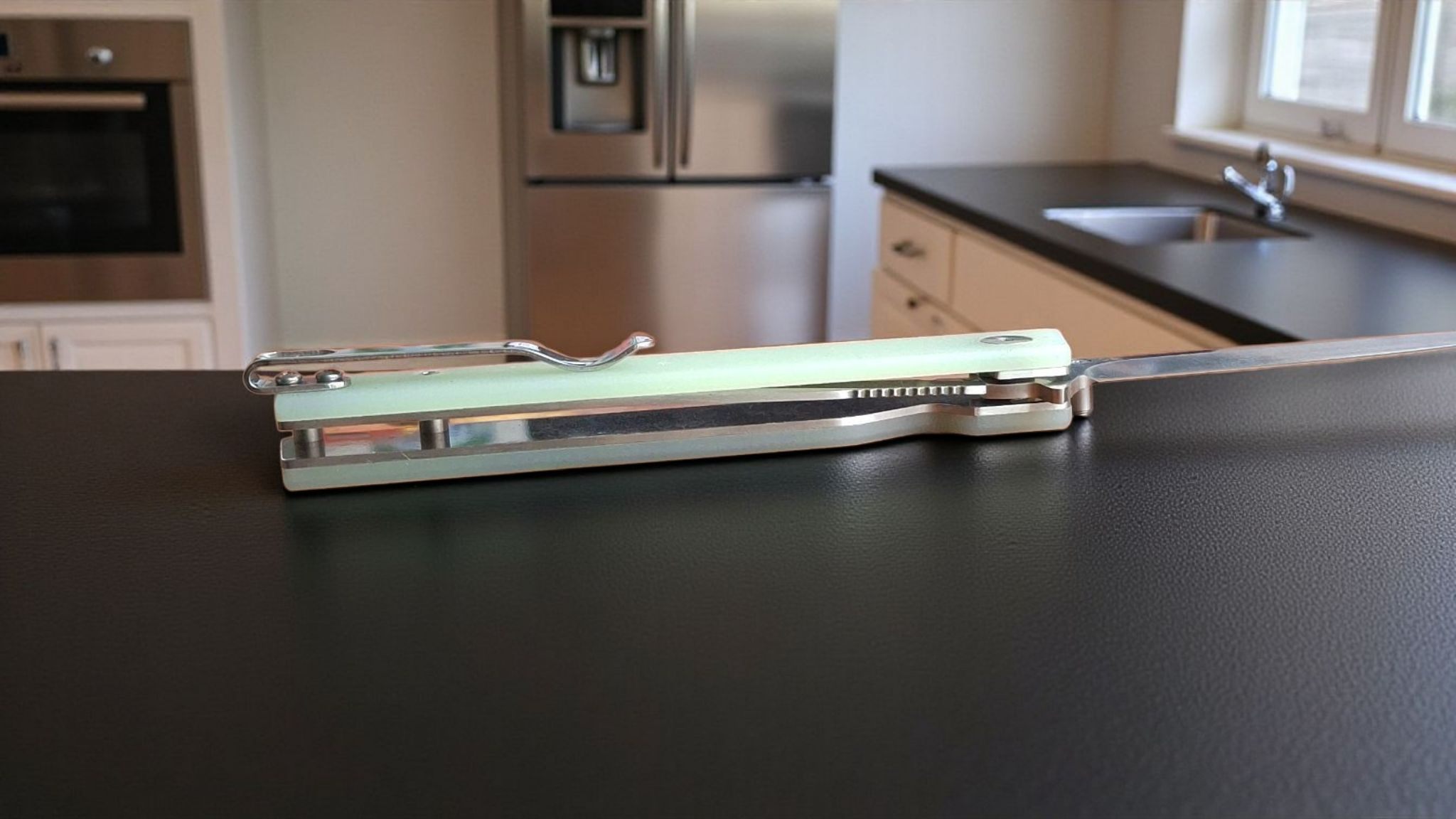 Сгъваем нож SierraEdge CEO с тънък профил и G10 дръжка