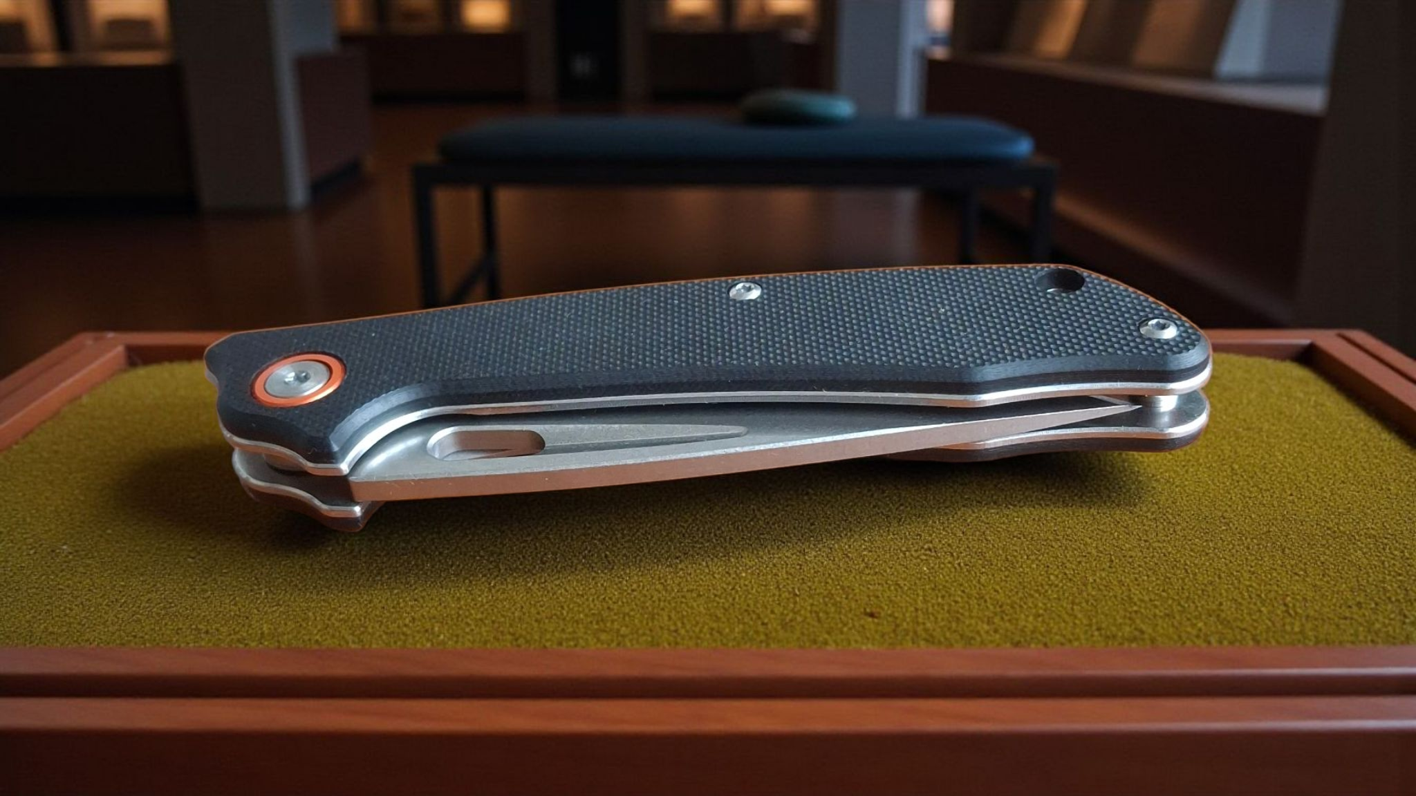 Сгъваем нож HardEdge K110 Compact с полуотворено острие