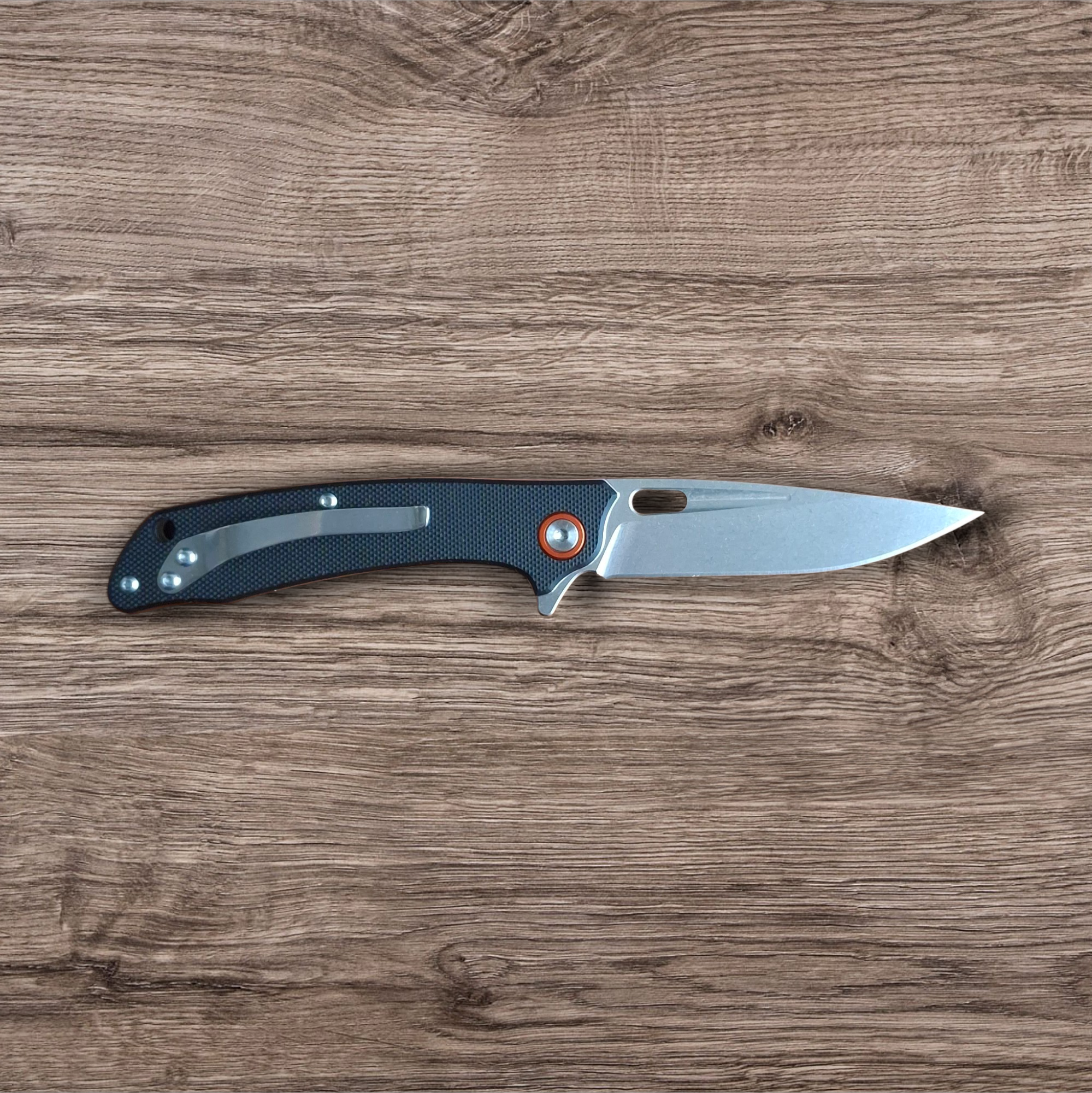 Сгъваем нож HardEdge K110 Compact с полуотворено острие