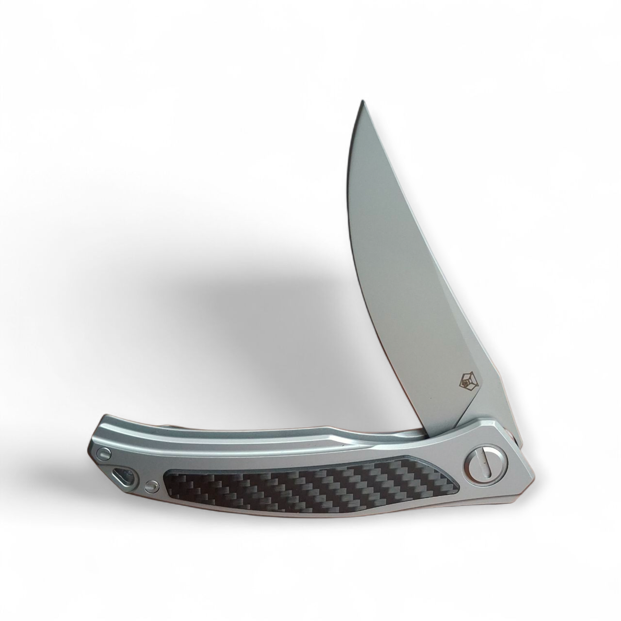 UltimaEdge Titan – детайл на острието с Stonewash покритие