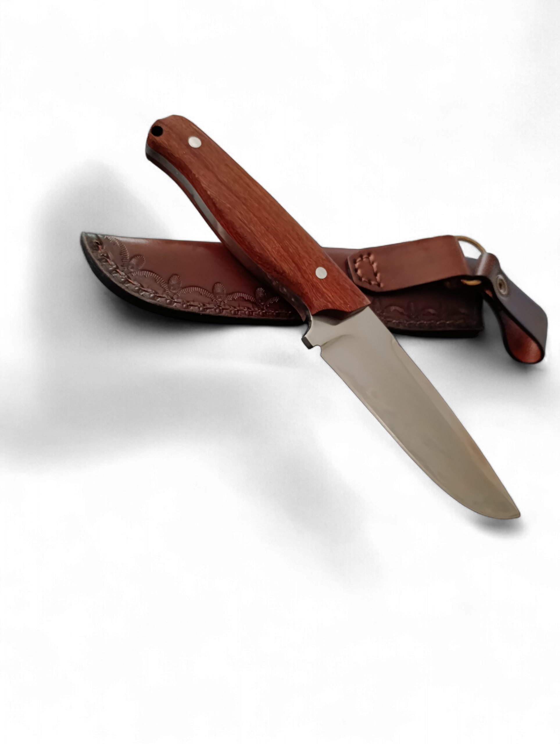 Пълен изглед на ножа "Forest Keeper" – здравина и елегантност