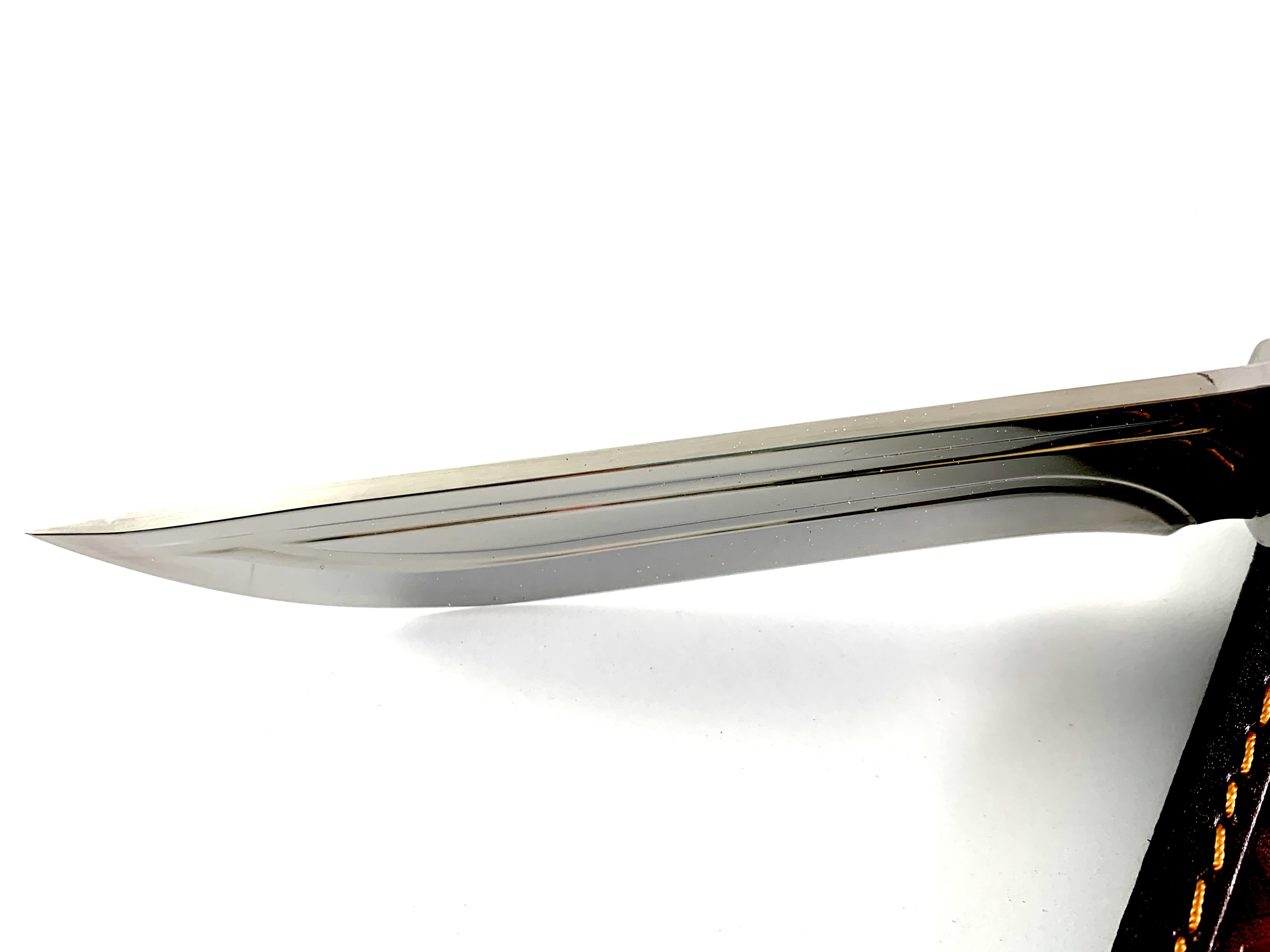 Ловен нож с острие от 5Cr13Mov и абаносова дръжка