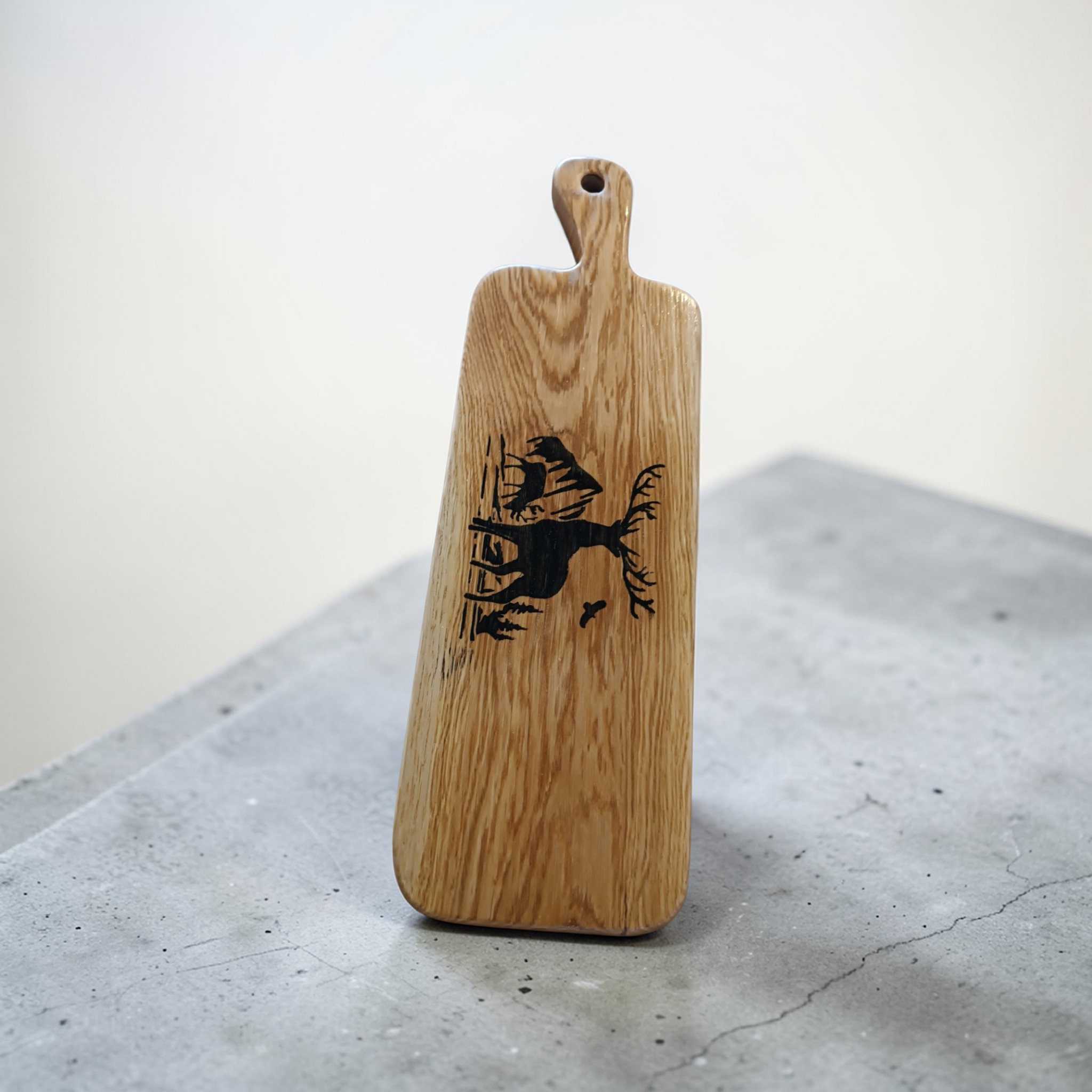 Подаръчен ловен комплект с дамаски нож и дъска за мезета