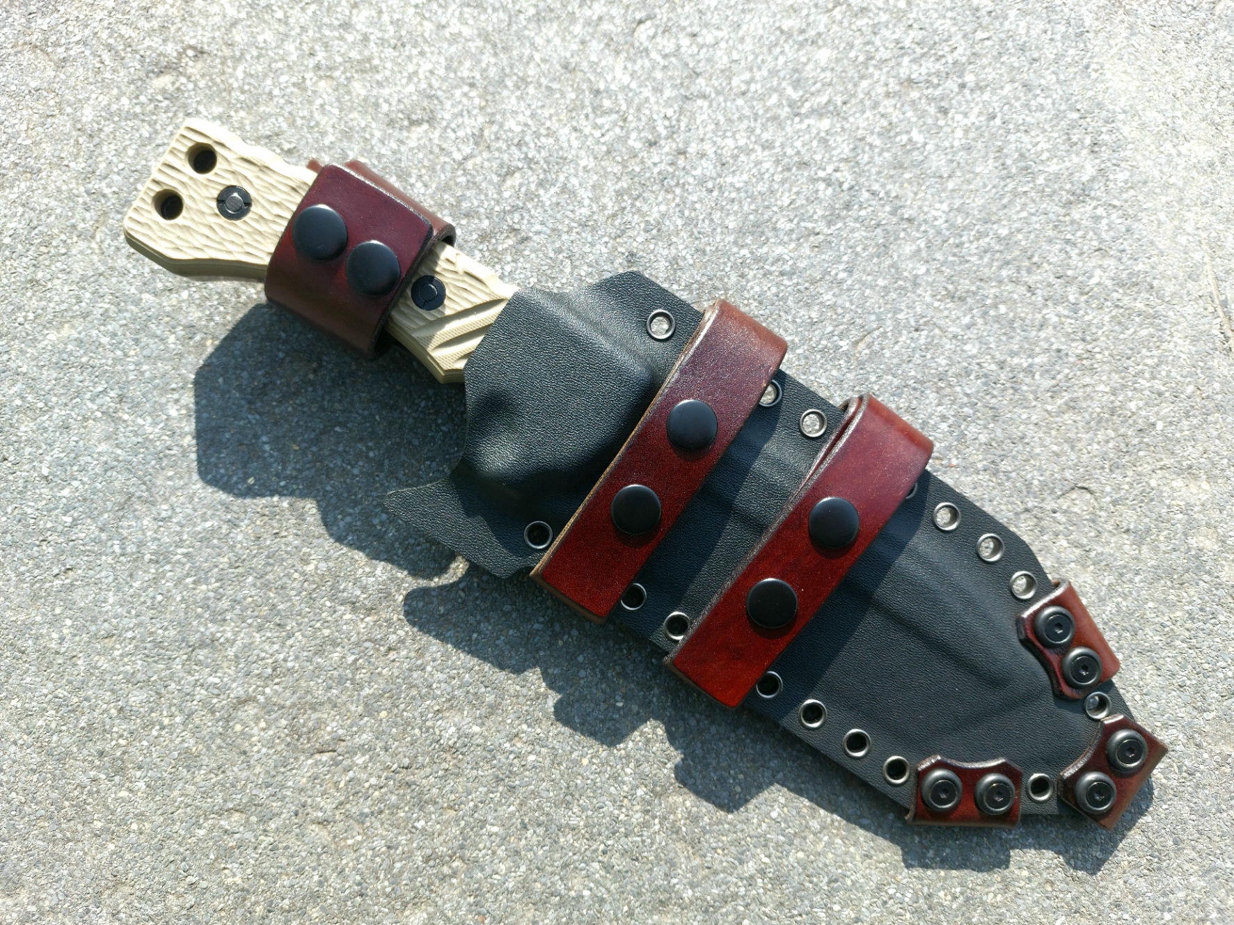 Тактически нож с тигров камуфлаж и Kydex кания