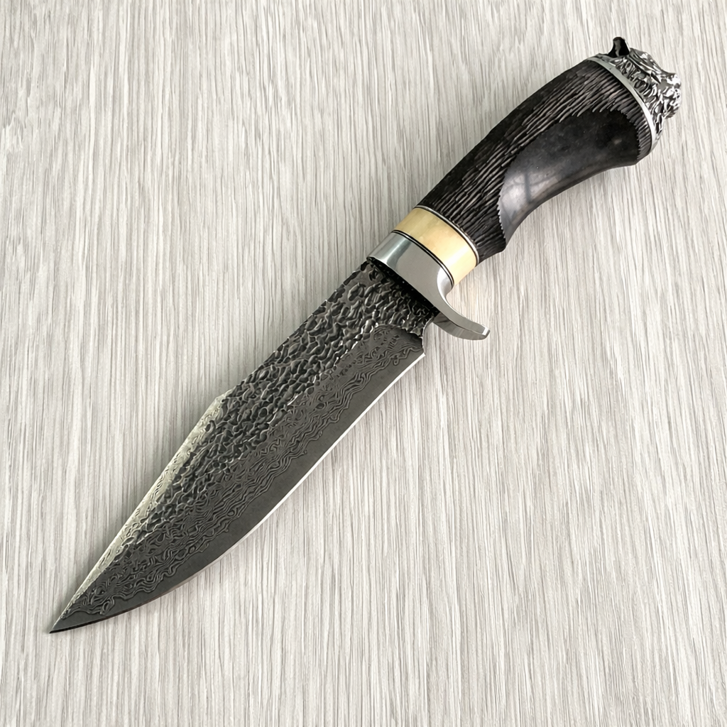 Ръчно изработен нож с рогова дръжка