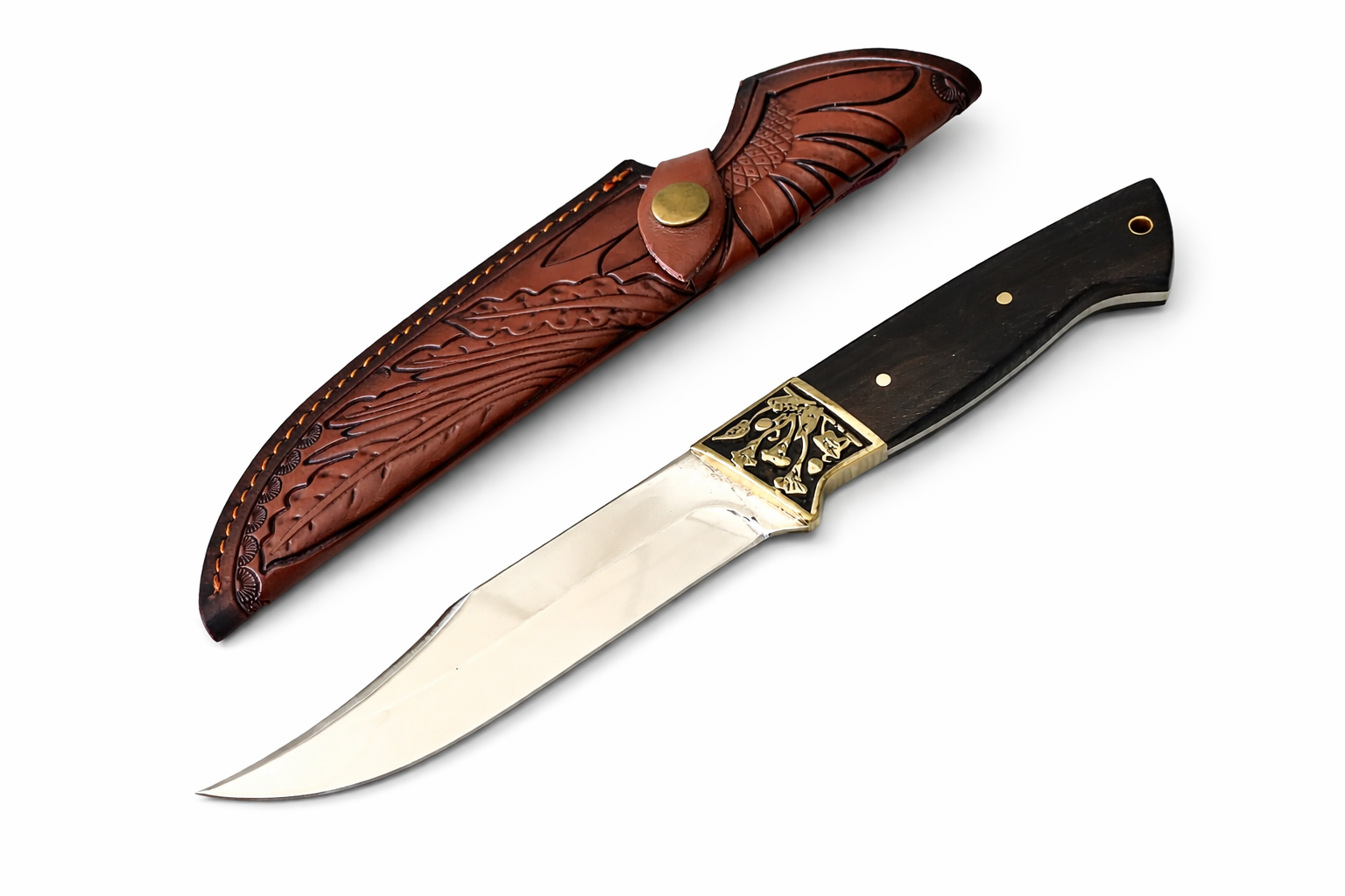 Ловен нож с фиксирано острие и кожена кания с орнаменти