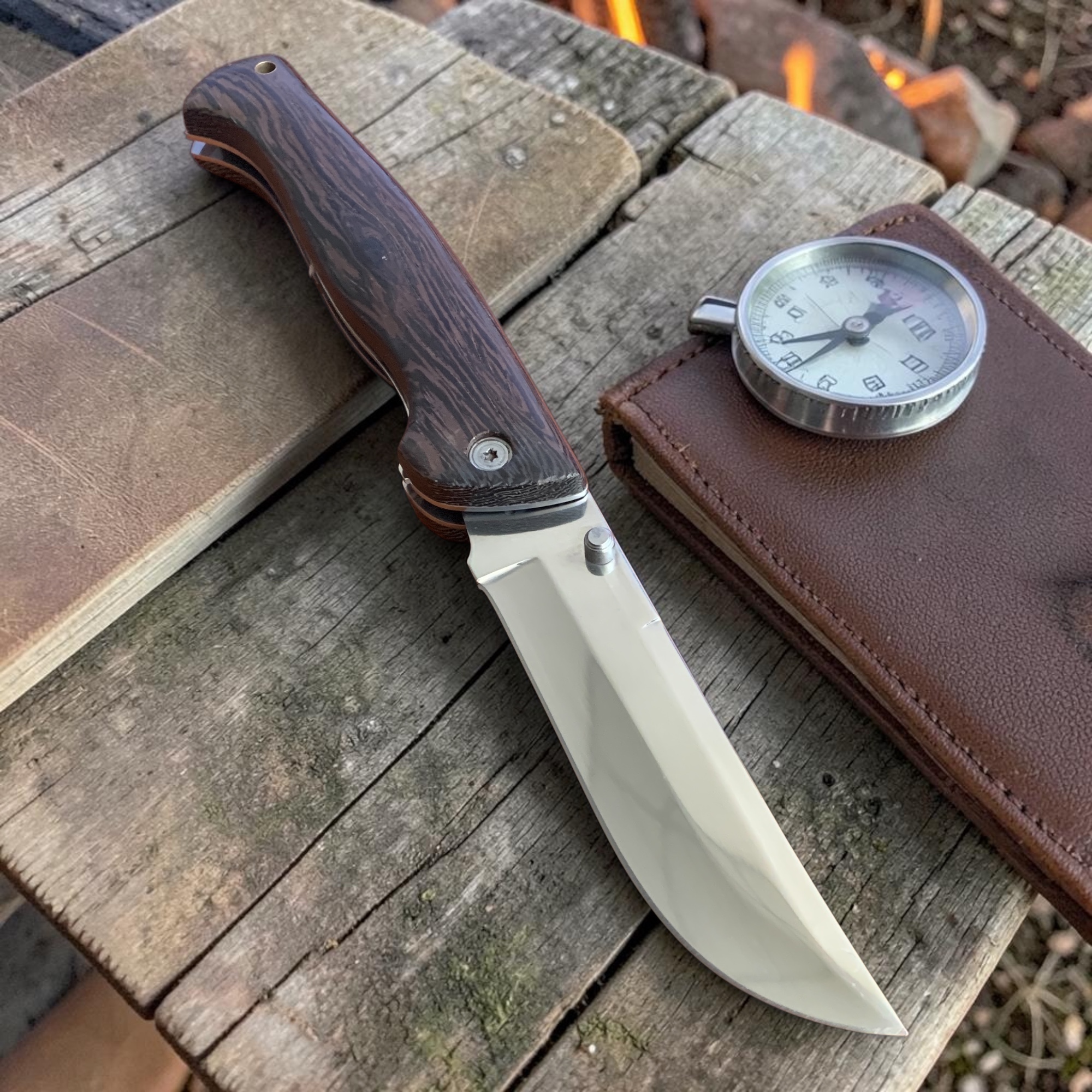 Компактен сгъваем нож за туризъм