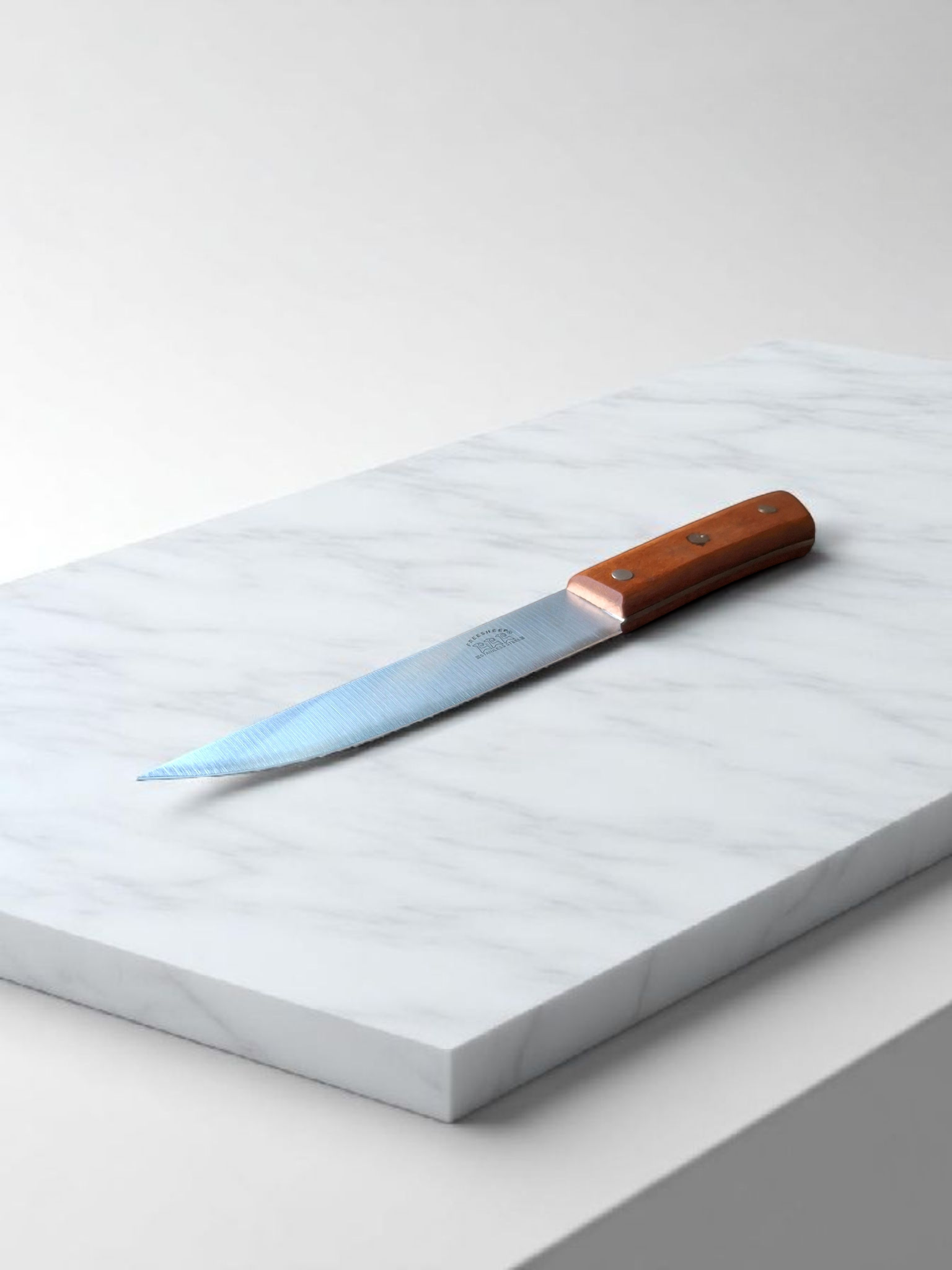 Кухненски нож ZC-02 с дървена дръжка – опаковка и продукт Chef Knife ZC-02 от FREESHEEP – професионален кухненски стил