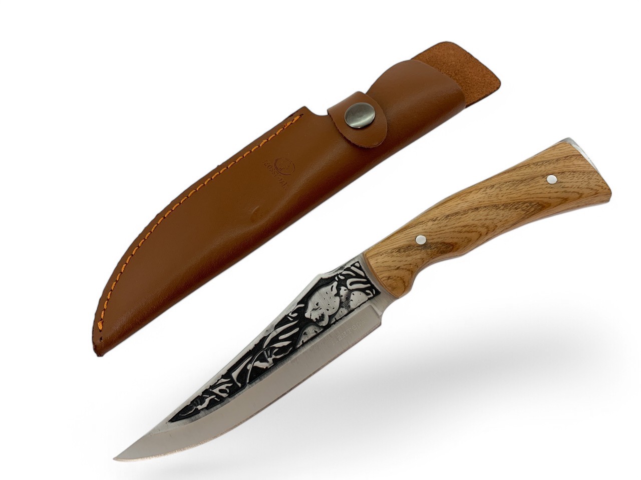 Детайл на дървената дръжка на ловния нож